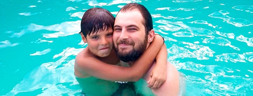 Pai e Filho na Piscina - Rafael Noris