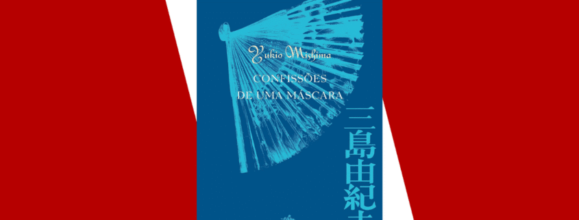 A imagem mostra a capa do livro “Confissões de uma Máscara”, de Yukio Mishima. O fundo é azul-escuro e traz em destaque um leque japonês azul-claro, com o título e o nome do autor escritos em branco e dourado. À direita, há caracteres japoneses verticais também em azul-claro. O selo da editora Companhia das Letras aparece na parte inferior. A capa está sobre um fundo vermelho com uma folha branca inclinada atrás dela.