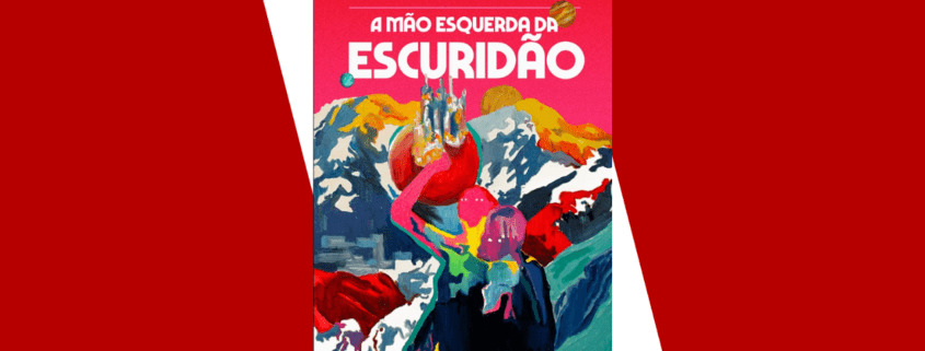 Capa do livro A Mão Esquerda da Escuridão, de Ursula K. Le Guin, sobre fundo vermelho. A ilustração mostra uma figura humana estilizada, de costas, caminhando em uma paisagem montanhosa e gelada, com cores vibrantes como rosa, azul, verde e amarelo. No topo, lê-se o nome da autora “Ursula K. Le Guin” e o título “A Mão Esquerda da Escuridão”. A imagem sugere um cenário alienígena, frio e simbólico, ligado à ficção científica.
