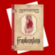 Montagem com a capa do livro Frankenstein, de Mary Shelley, em destaque sobre um fundo vermelho. A edição da Darkside Books tem aparência envelhecida e traz uma ilustração anatômica de um pé humano com veias e artérias em vermelho, além do título do livro em letras góticas na parte inferior. Atrás da capa, há uma forma branca inclinada que cria efeito de profundidade.
